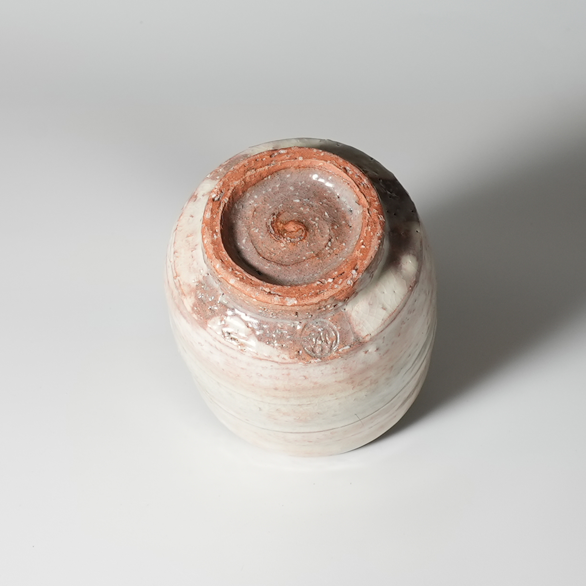 120 岡田裕　ぐい呑 共箱なし萩焼　県指定無形文化財【ぐい呑まとめ買いがお得】 120 岡田裕 ぐい呑 共箱なし萩焼 県指定無形文化財【ぐい呑