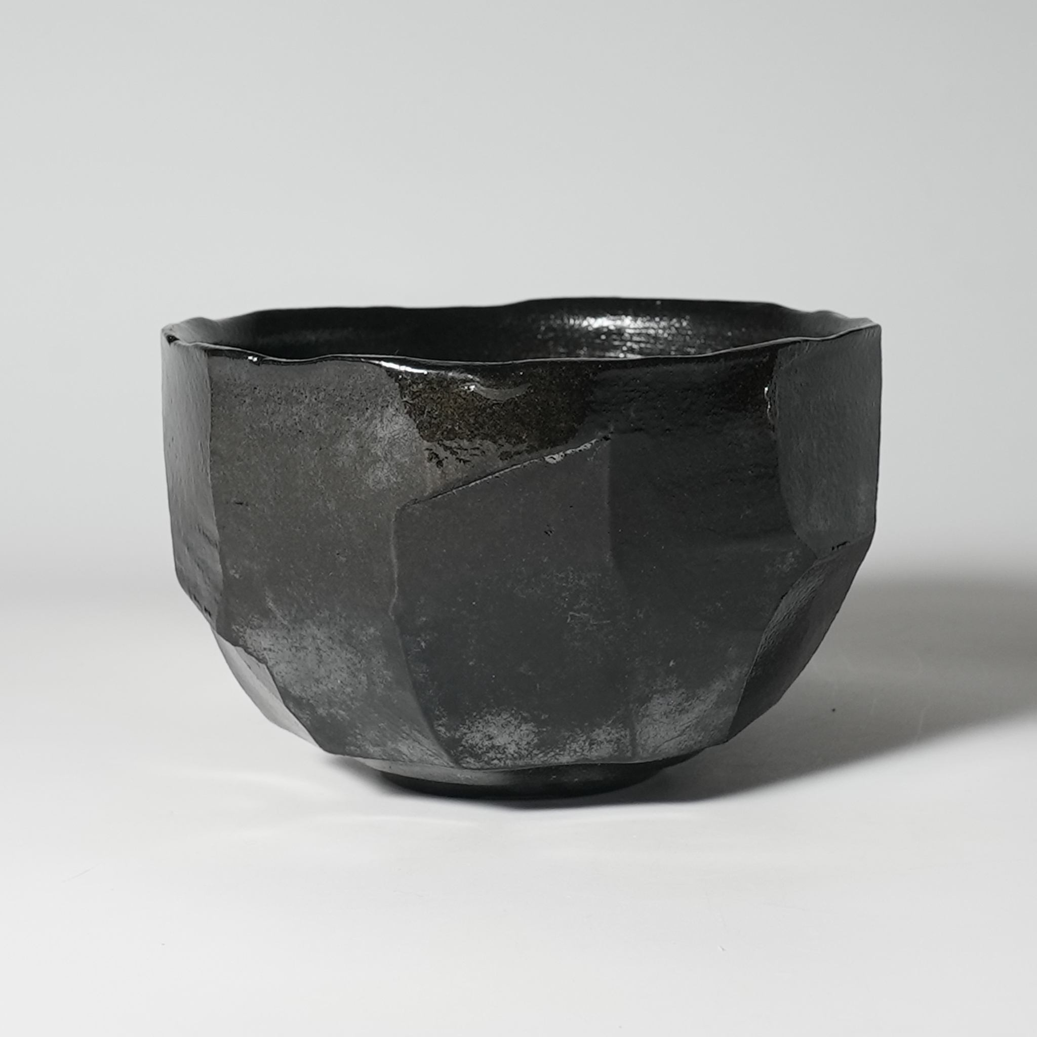 八代　岡田裕　銘 望雲　萩焼　茶碗 萩黒茶碗 岡田裕 県指定無形文化財 萩焼 | 萩焼屋Hagiyakiya ネット