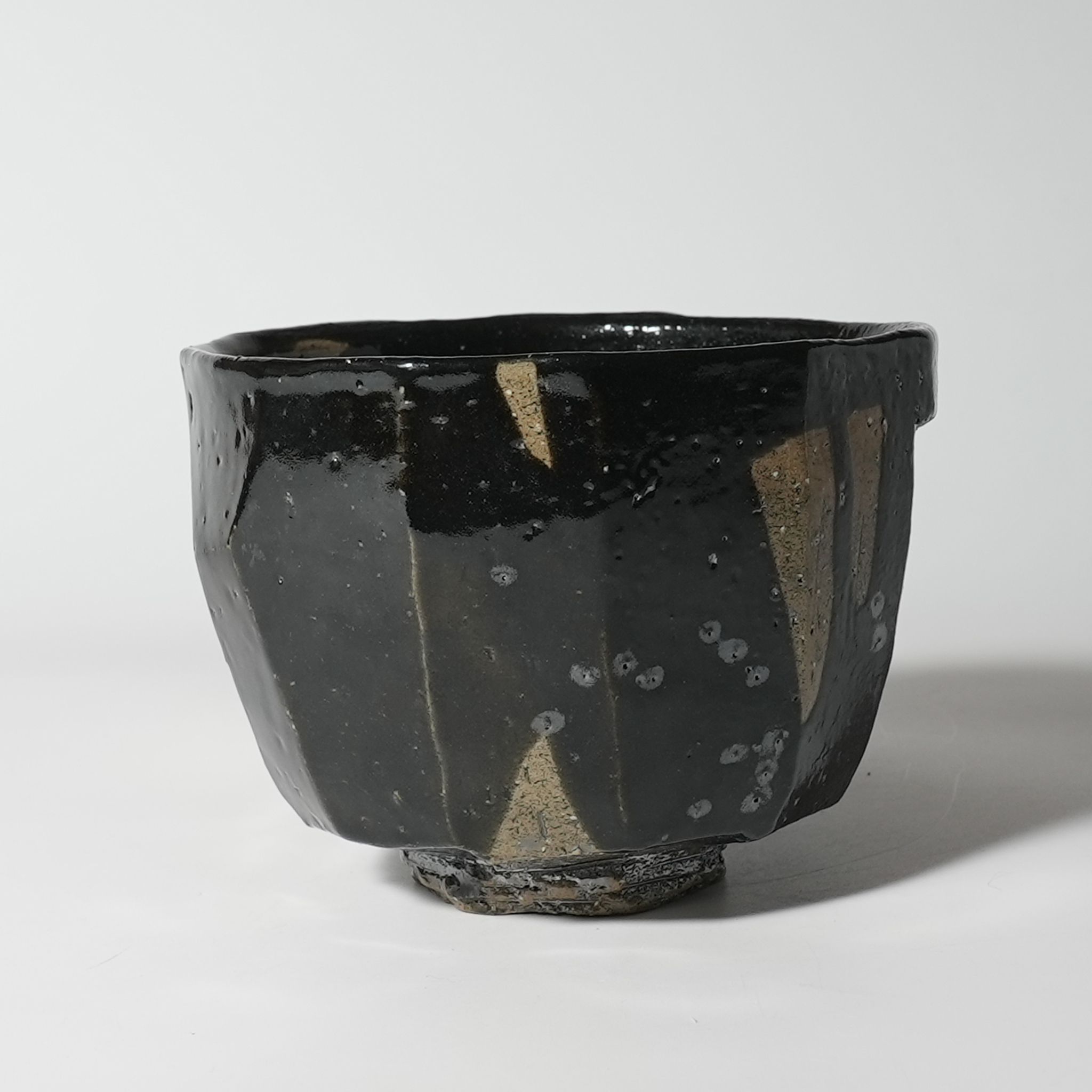 岡田裕 [山口県指定　無形文化財保持者] 萩焼　井戸茶碗 萩黒茶碗 岡田裕 県指定無形文化財 萩焼 | 萩焼屋Hagiyakiya ネット